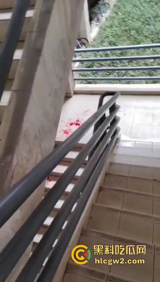 广东工业大学惊现捅人事件!凶手反锁宿舍内,保安公安疯狂踹门! 第10张 广东工业大学惊现捅人事件!凶手反锁宿舍内,保安公安疯狂踹门! 第10张