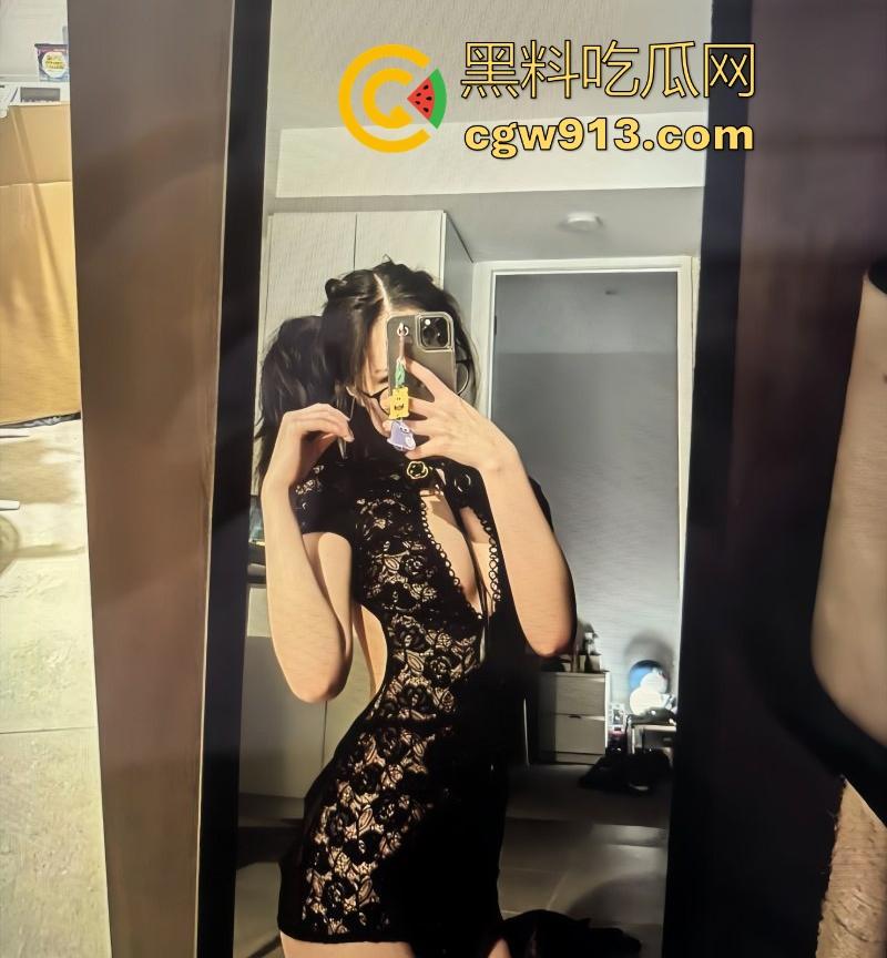 上海大学清纯女神【刘薇薇】被金主在酒店狂干视频曝光,性感黑丝蜜桃翘臀,无套后入猛插,翘臀被拍打的通红! 第1张 上海大学清纯女神【刘薇薇】被金主在酒店狂干视频曝光,性感黑丝蜜桃翘臀,无套后入猛插,翘臀被拍打的通红! 第1张