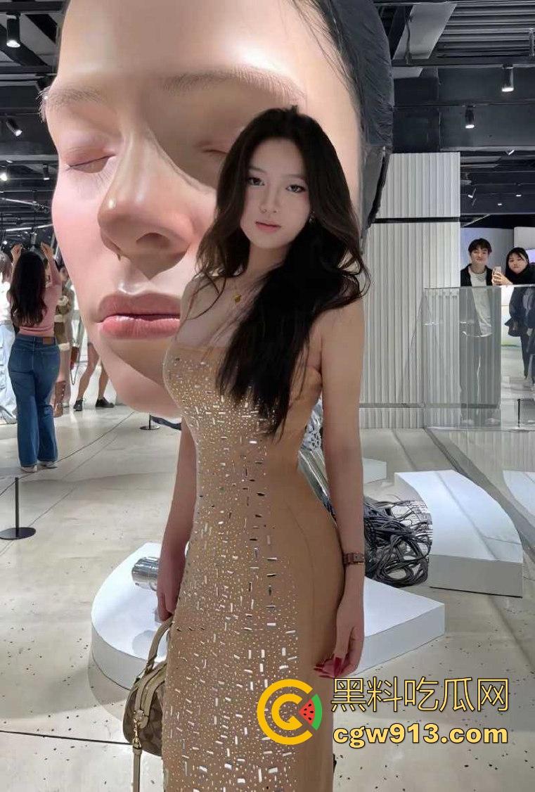 上海大学清纯女神【刘薇薇】被金主在酒店狂干视频曝光,性感黑丝蜜桃翘臀,无套后入猛插,翘臀被拍打的通红! 第2张 上海大学清纯女神【刘薇薇】被金主在酒店狂干视频曝光,性感黑丝蜜桃翘臀,无套后入猛插,翘臀被拍打的通红! 第2张