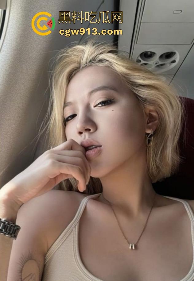 上海大学清纯女神【刘薇薇】被金主在酒店狂干视频曝光,性感黑丝蜜桃翘臀,无套后入猛插,翘臀被拍打的通红! 第5张 上海大学清纯女神【刘薇薇】被金主在酒店狂干视频曝光,性感黑丝蜜桃翘臀,无套后入猛插,翘臀被拍打的通红! 第5张