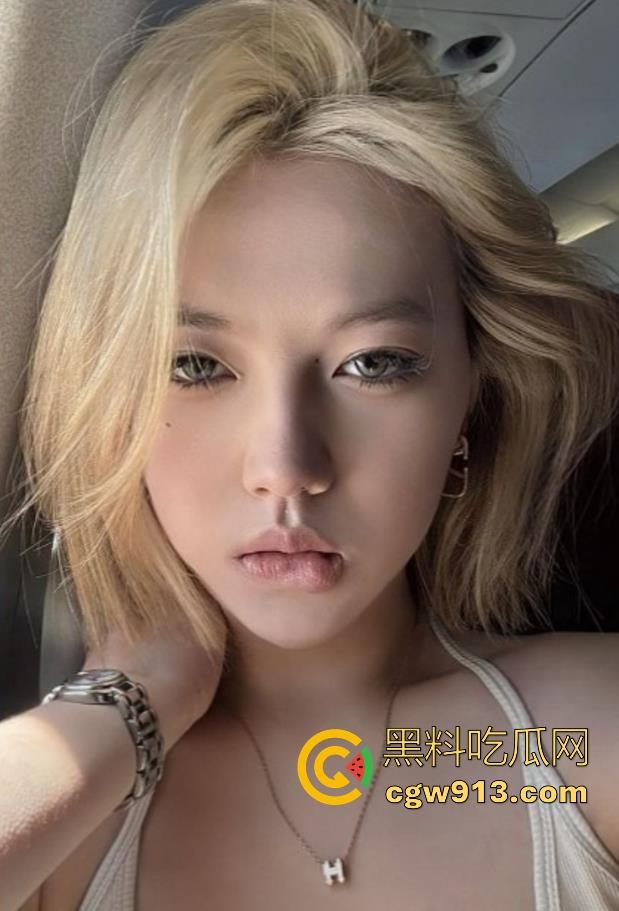 上海大学清纯女神【刘薇薇】被金主在酒店狂干视频曝光,性感黑丝蜜桃翘臀,无套后入猛插,翘臀被拍打的通红! 第6张 上海大学清纯女神【刘薇薇】被金主在酒店狂干视频曝光,性感黑丝蜜桃翘臀,无套后入猛插,翘臀被拍打的通红! 第6张