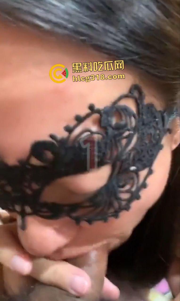 面具人妻熟女偷情神技炸裂!舔鸡巴吞精如行云流水,手速堪比单身十八年! 第4张 面具人妻熟女偷情神技炸裂!舔鸡巴吞精如行云流水,手速堪比单身十八年! 第4张