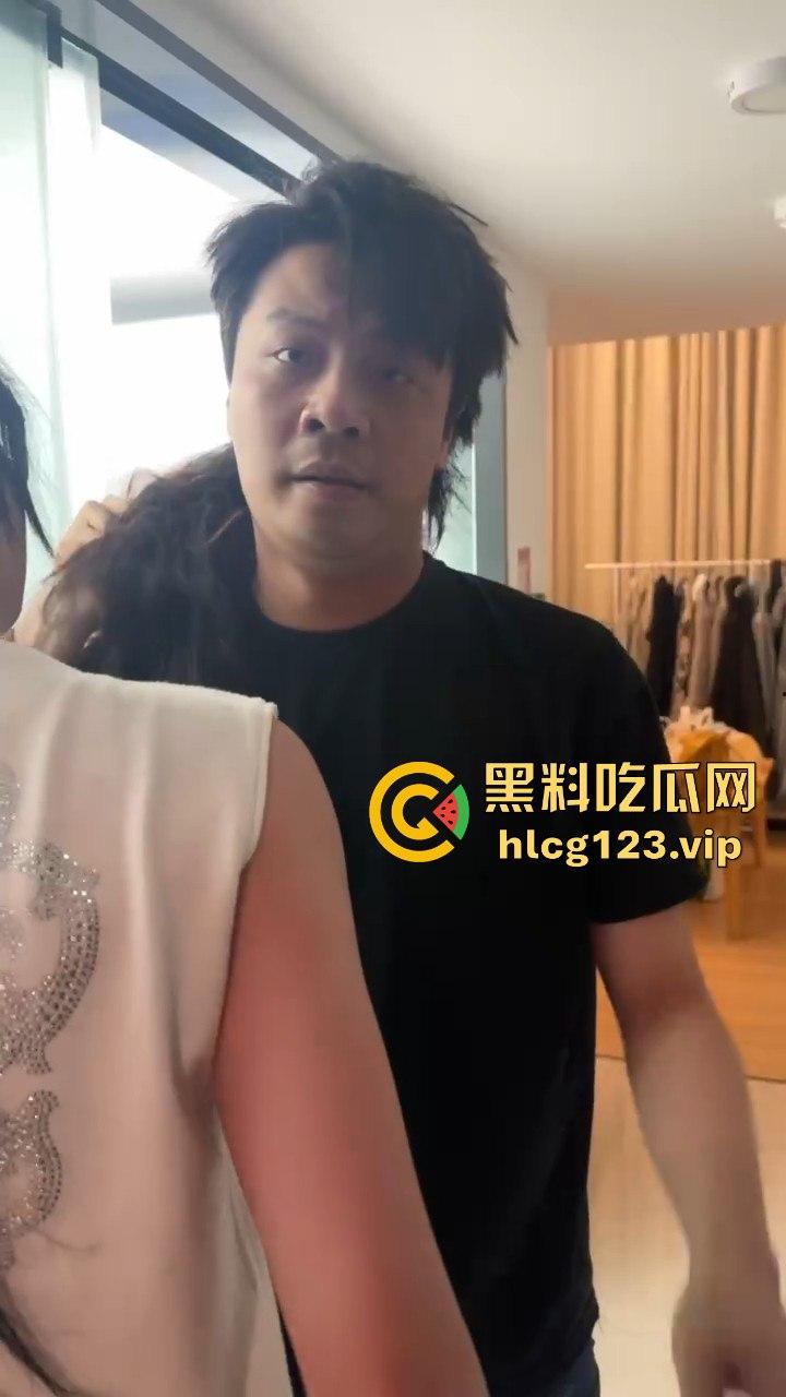 汕头知名男歌手【七万】出轨实锤!原配抓小三怒薅头发,七万护小三被骂软饭男! 第6张 汕头知名男歌手【七万】出轨实锤!原配抓小三怒薅头发,七万护小三被骂软饭男! 第6张