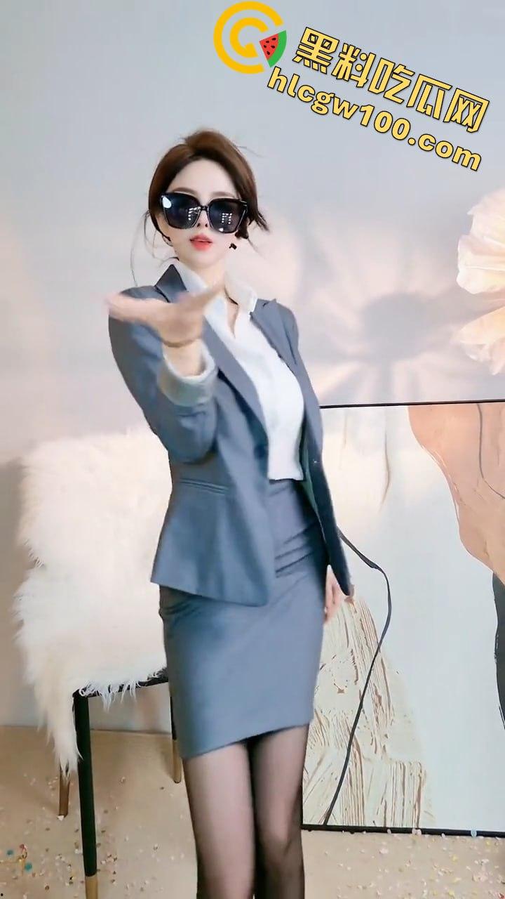 抖音反差婊【知洲】,榜一大哥定制骚舞,蕾丝丁字渔网袜,丰乳肥臀大骚逼 第2张 抖音反差婊【知洲】,榜一大哥定制骚舞,蕾丝丁字渔网袜,丰乳肥臀大骚逼 第2张