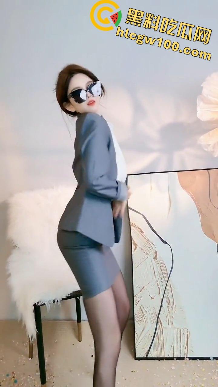 抖音反差婊【知洲】,榜一大哥定制骚舞,蕾丝丁字渔网袜,丰乳肥臀大骚逼 第3张 抖音反差婊【知洲】,榜一大哥定制骚舞,蕾丝丁字渔网袜,丰乳肥臀大骚逼 第3张