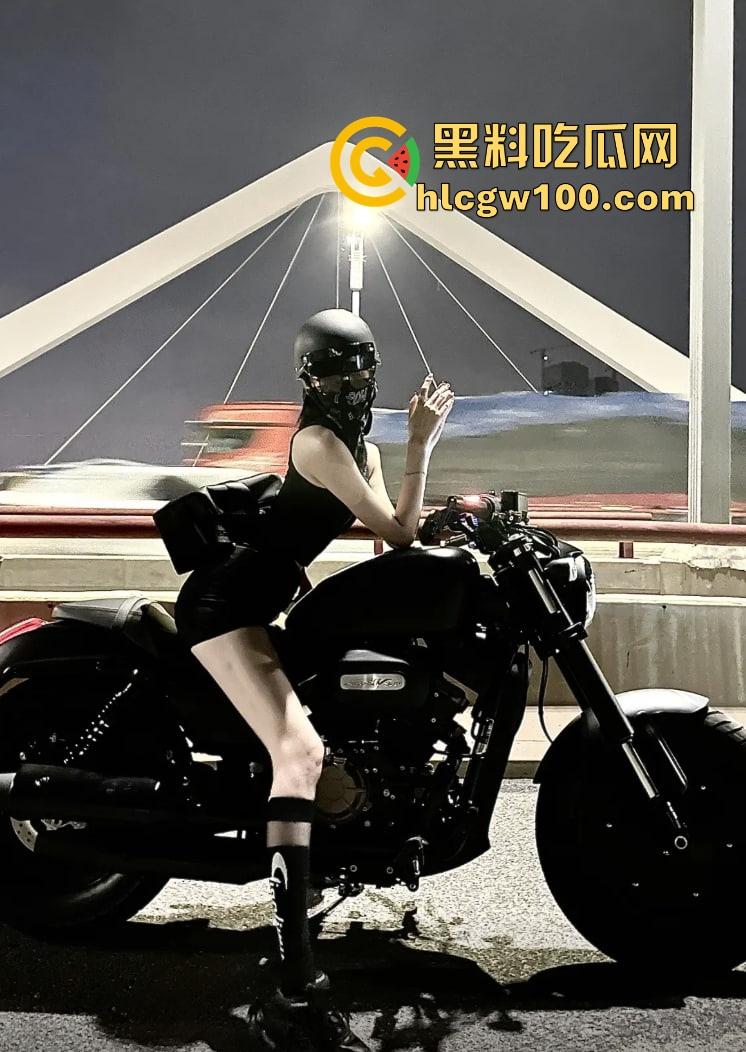 摩托圈真香定律只爱女骑不爱男 女骑才是摩托圈的门面 丝袜造型冷天也不怂 风里拍片还玩验胸! 第4张 摩托圈真香定律只爱女骑不爱男 女骑才是摩托圈的门面 丝袜造型冷天也不怂 风里拍片还玩验胸! 第4张