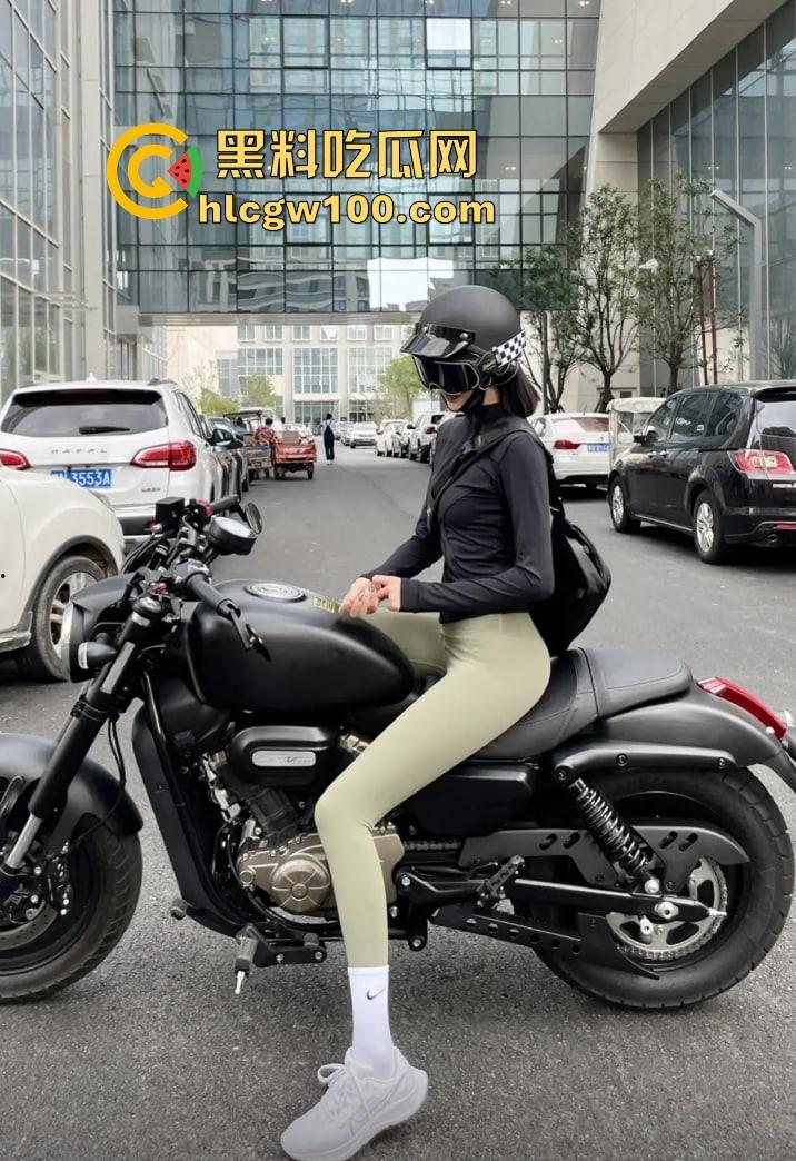 摩托圈真香定律只爱女骑不爱男 女骑才是摩托圈的门面 丝袜造型冷天也不怂 风里拍片还玩验胸! 第8张 摩托圈真香定律只爱女骑不爱男 女骑才是摩托圈的门面 丝袜造型冷天也不怂 风里拍片还玩验胸! 第8张