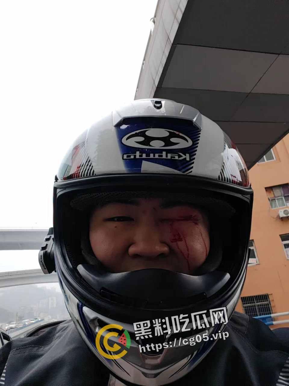 新年遇贵人!重庆渝中摩托佬莫名其妙被奥迪别车三次还挨打 事后律师表示不会少于五万 挨打挨出来一辆新摩托 第5张 新年遇贵人!重庆渝中摩托佬莫名其妙被奥迪别车三次还挨打 事后律师表示不会少于五万 挨打挨出来一辆新摩托 第5张