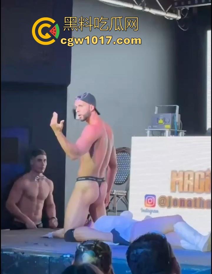疯马秀都开到香港了吗?澳洲magicman裸男脱衣秀表演视频曝光,随机挑选女观众上台模拟性爱,动作极其辣眼! 第2张 疯马秀都开到香港了吗?澳洲magicman裸男脱衣秀表演视频曝光,随机挑选女观众上台模拟性爱,动作极其辣眼! 第2张