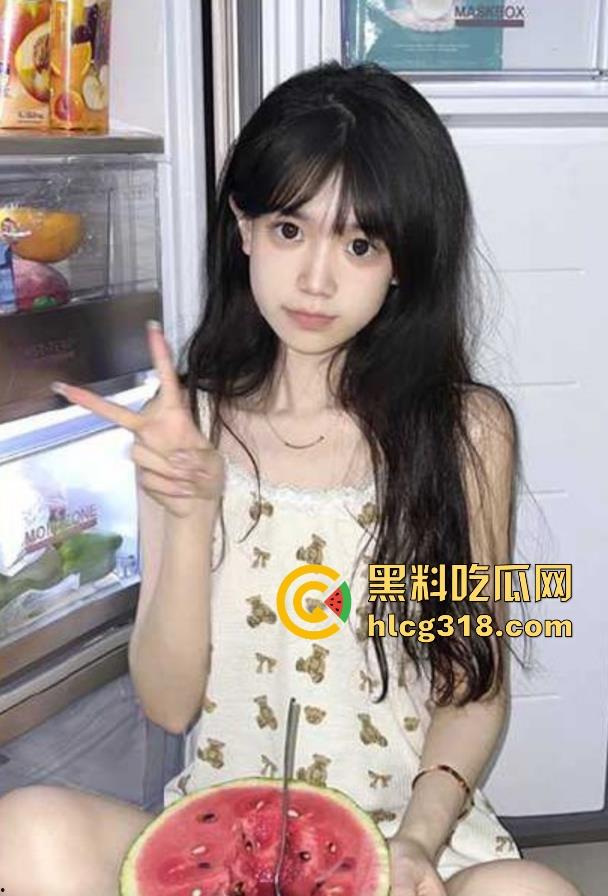 海角乱伦！趁家里没人，放肆的跟表妹疯狂做爱，可爱的无毛白虎穴都给灌满了精液！  第2张