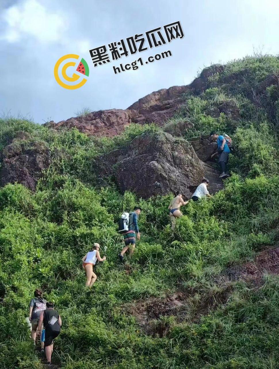 炸裂!自行车登山小队 爬山到一半脱衣打野战 山上快活似神仙 下山又酒店一起打牌 第3张 炸裂!自行车登山小队 爬山到一半脱衣打野战 山上快活似神仙 下山又酒店一起打牌 第3张