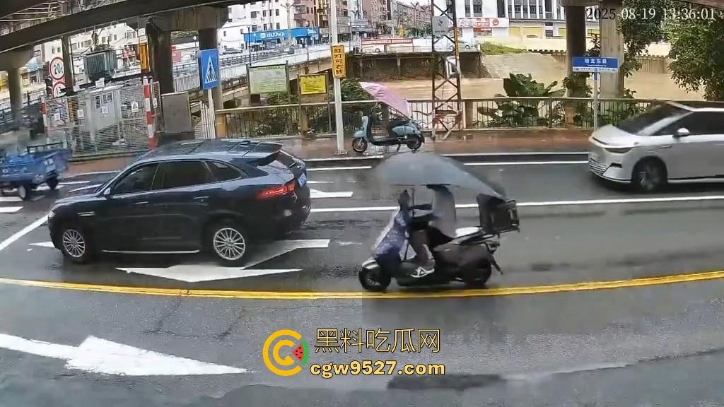 东莞一女司机开车掉河里,车辆像脱缰野马般直冲河中,送医院抢救无效死亡! 第3张 东莞一女司机开车掉河里,车辆像脱缰野马般直冲河中,送医院抢救无效死亡! 第3张