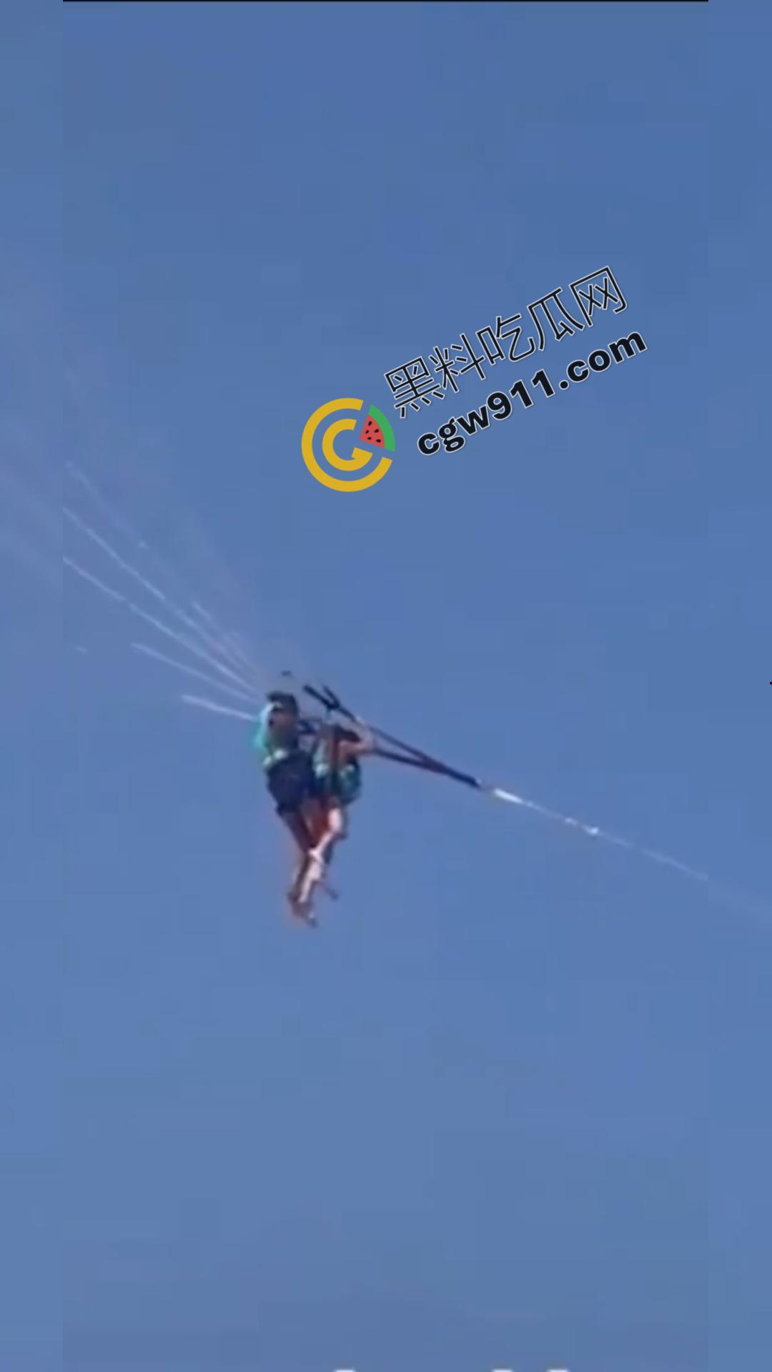 淫乱滑翔!英国52岁大妈惨遭猥亵,大胆操作员竟有天震癖好,年轻女子任其玩弄,真是惊险刺激 第2张 淫乱滑翔!英国52岁大妈惨遭猥亵,大胆操作员竟有天震癖好,年轻女子任其玩弄,真是惊险刺激 第2张