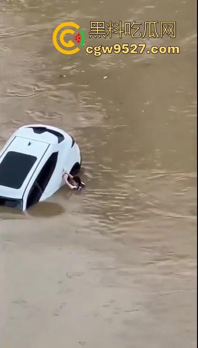 东莞一女司机开车掉河里,车辆像脱缰野马般直冲河中,送医院抢救无效死亡! 第6张 东莞一女司机开车掉河里,车辆像脱缰野马般直冲河中,送医院抢救无效死亡! 第6张