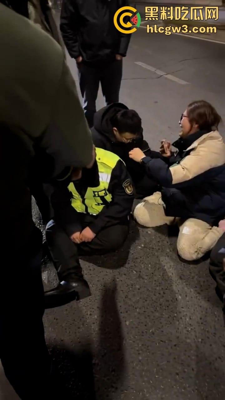 河南货车司机遭交警截停冲动跳桥 直接落地成饼 交警当场懵逼 却被曝出司机老婆才是罪魁祸首? 第9张 河南货车司机遭交警截停冲动跳桥 直接落地成饼 交警当场懵逼 却被曝出司机老婆才是罪魁祸首? 第9张