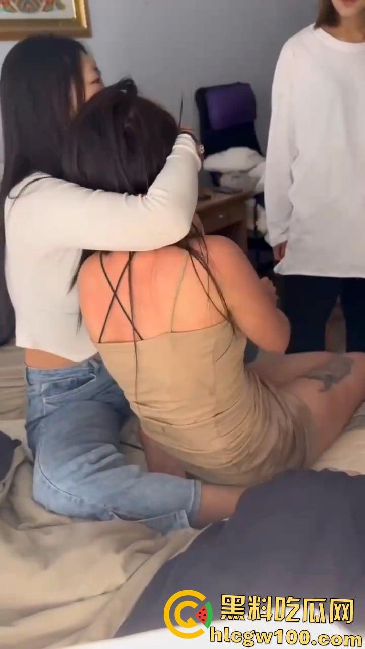 吉林省敦化市精神小妹撕逼,头发满地指甲盖都给周飞了,这小妹真猛啊警棍都抡出来了 第5张 吉林省敦化市精神小妹撕逼,头发满地指甲盖都给周飞了,这小妹真猛啊警棍都抡出来了 第5张