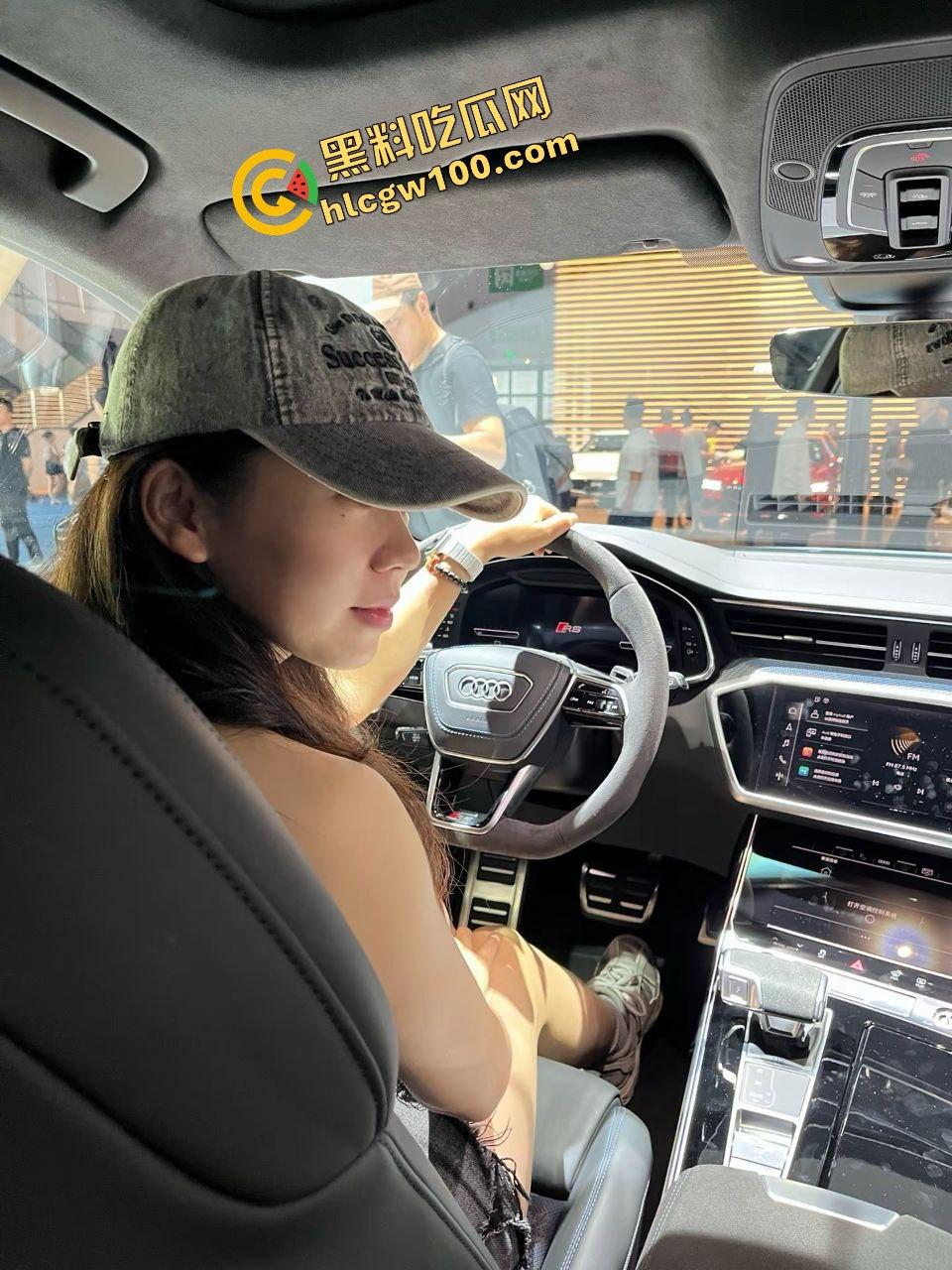 上海多金大哥约炮反差拜金骚鸡『余清思』开奥迪RS成功得吃 车上抠逼酒店操逼 淫乱邂逅独家曝光流出! 第3张 上海多金大哥约炮反差拜金骚鸡『余清思』开奥迪RS成功得吃 车上抠逼酒店操逼 淫乱邂逅独家曝光流出! 第3张