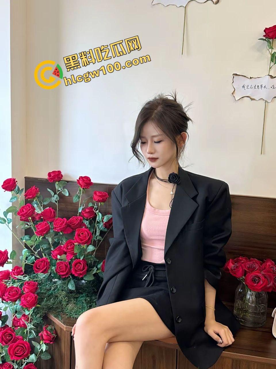 上海多金大哥约炮反差拜金骚鸡『余清思』开奥迪RS成功得吃 车上抠逼酒店操逼 淫乱邂逅独家曝光流出! 第4张 上海多金大哥约炮反差拜金骚鸡『余清思』开奥迪RS成功得吃 车上抠逼酒店操逼 淫乱邂逅独家曝光流出! 第4张