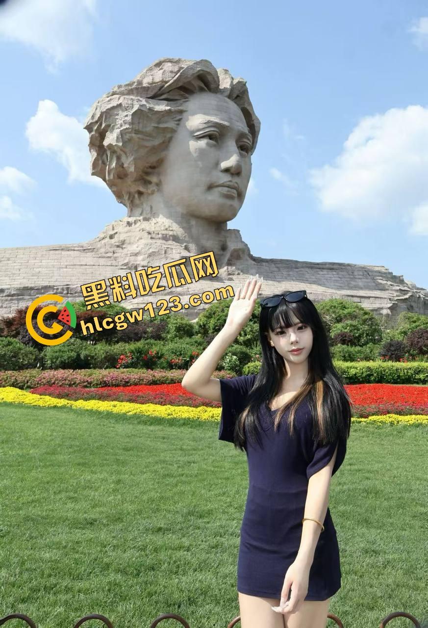 大鸡巴怒插骚货湿逼,打桩声震天淫水流成小河,上面狂干下面盛水,最后还要喝逼水润喉? 第2张 大鸡巴怒插骚货湿逼,打桩声震天淫水流成小河,上面狂干下面盛水,最后还要喝逼水润喉? 第2张