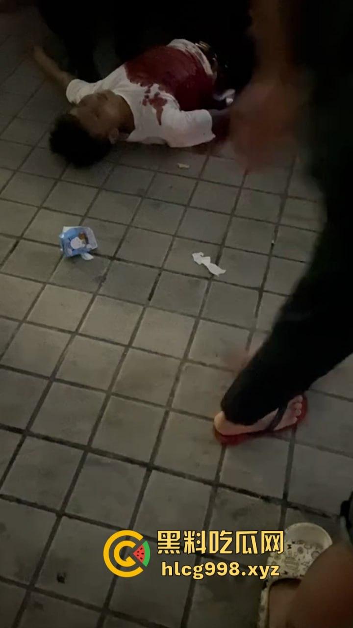 海南订台小哥侯小黑当街被杀视频曝光 平台账号被销 消息封锁 这是得罪啥人了么? 第4张 海南订台小哥侯小黑当街被杀视频曝光 平台账号被销 消息封锁 这是得罪啥人了么? 第4张