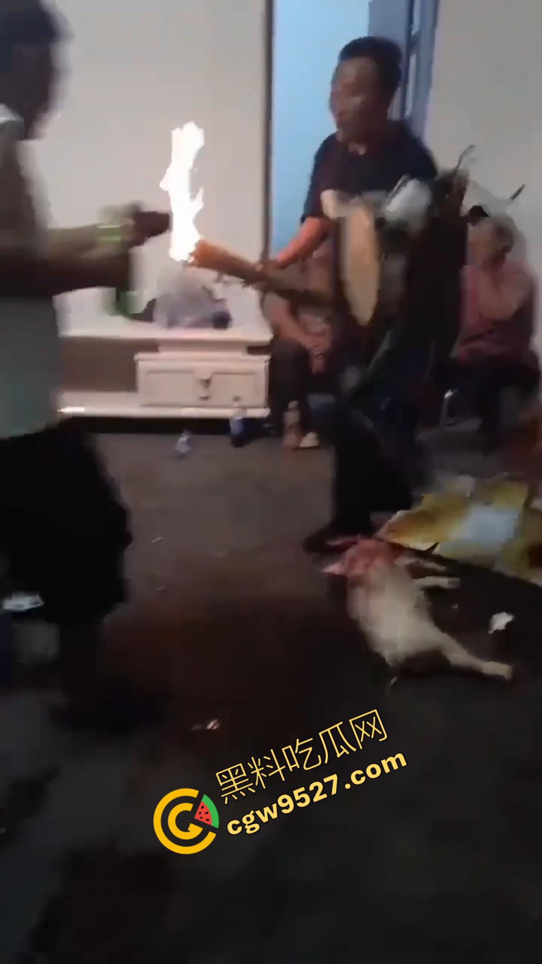 乡村驱邪术！大妈现场驱邪惊魂，法师施法令众人瞠目，大妈惨遭玩坏，众人瞠目结舌  第3张