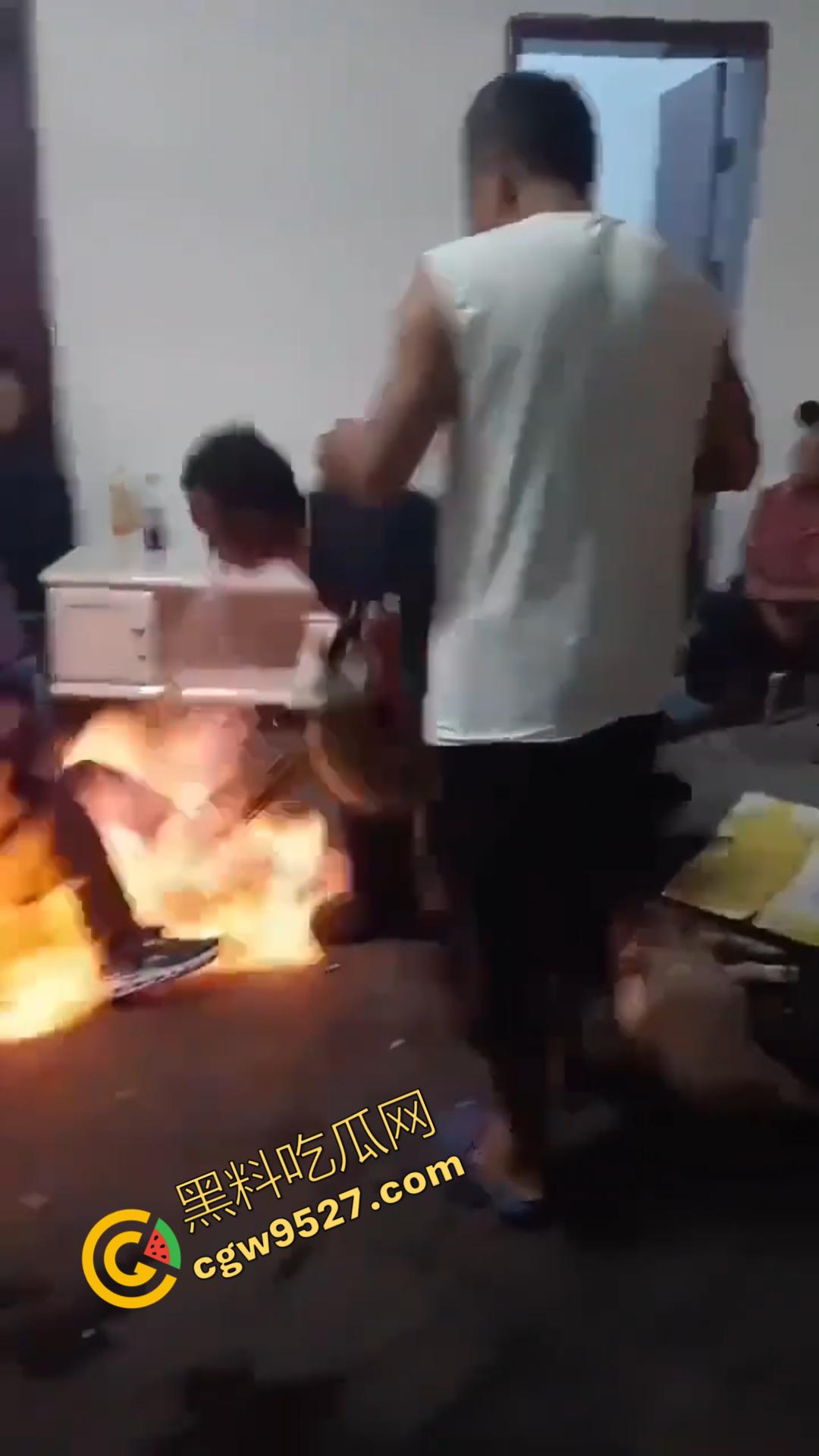 乡村驱邪术！大妈现场驱邪惊魂，法师施法令众人瞠目，大妈惨遭玩坏，众人瞠目结舌  第4张