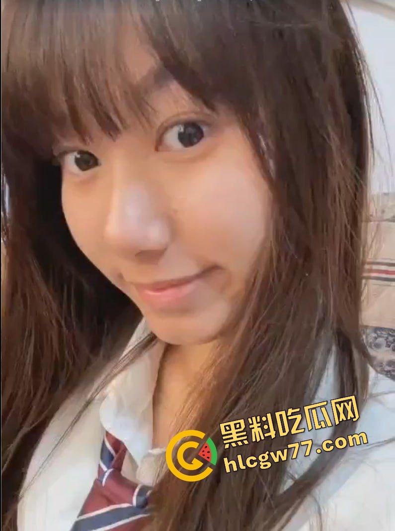 咸阳高颜值实习乘务员『王明倪』黑丝白丝全定制，阴唇发黑骚得宿舍里蝴蝶逼抠到喷水！  第1张