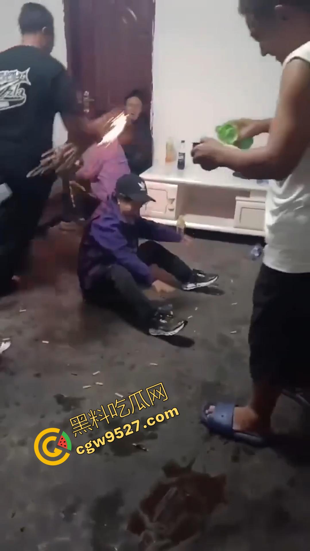 乡村驱邪术！大妈现场驱邪惊魂，法师施法令众人瞠目，大妈惨遭玩坏，众人瞠目结舌  第5张