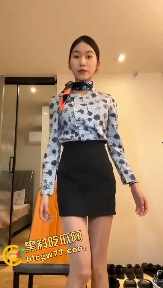 咸阳高颜值实习乘务员『王明倪』黑丝白丝全定制，阴唇发黑骚得宿舍里蝴蝶逼抠到喷水！  第3张