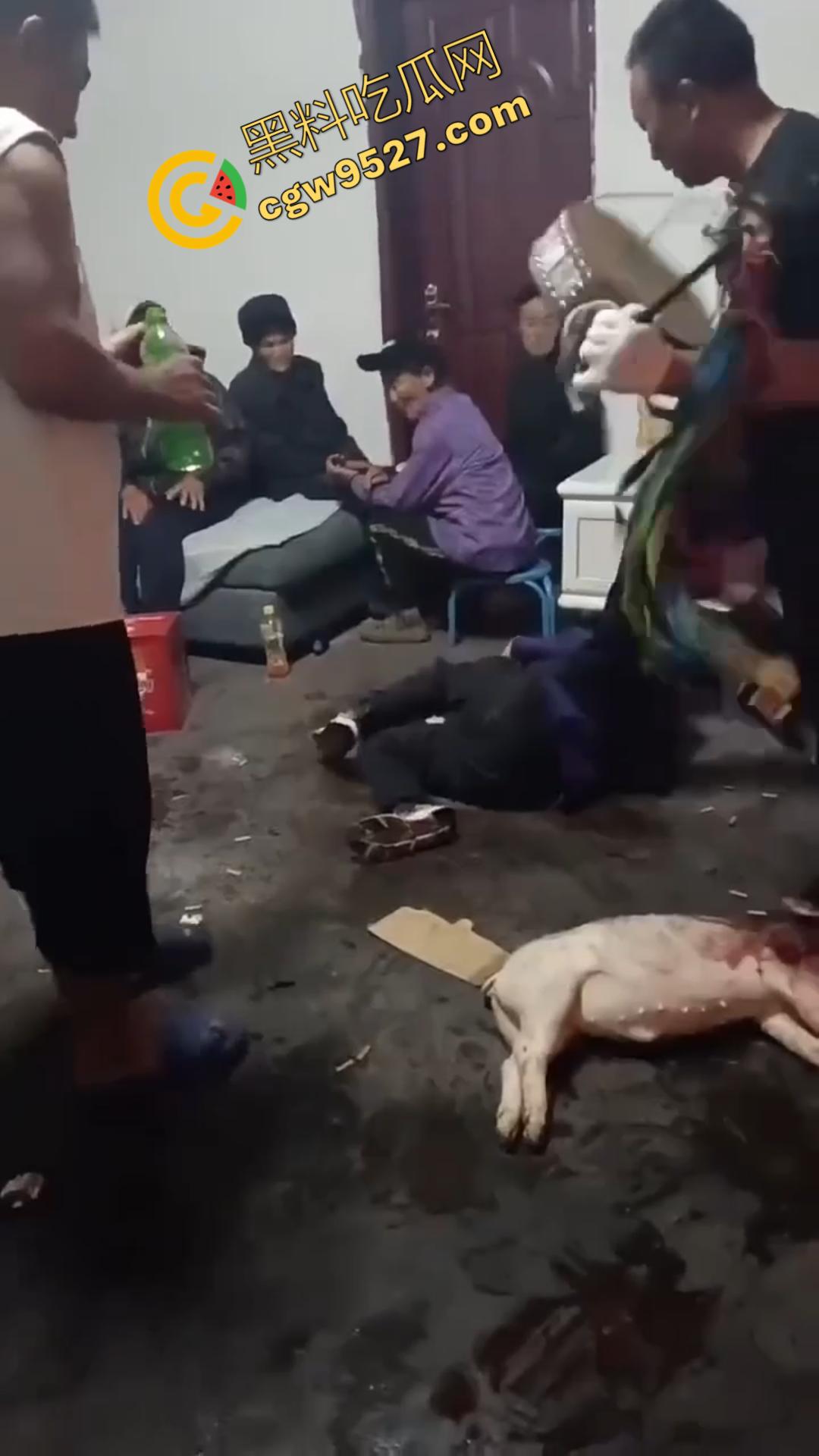 乡村驱邪术！大妈现场驱邪惊魂，法师施法令众人瞠目，大妈惨遭玩坏，众人瞠目结舌  第10张