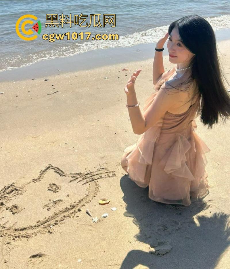 海南极品英语老师【刘玉瑶】跟男友性爱视频曝光,课后做爱释放欲望,狂扣肥逼抱起猛操,啪啪声回荡室内,端庄女教师私下野性十足! 第1张 海南极品英语老师【刘玉瑶】跟男友性爱视频曝光,课后做爱释放欲望,狂扣肥逼抱起猛操,啪啪声回荡室内,端庄女教师私下野性十足! 第1张