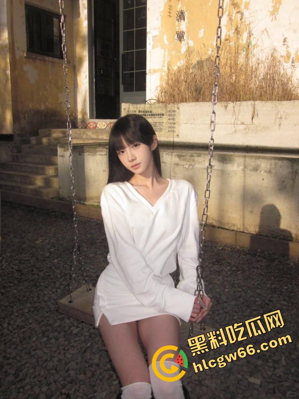 黑丝双马尾的重庆女神【李燕妮】被啪神操成母狗，白虎嫩穴夹爆鸡巴，后入抽插湿得像水灾现场！  第3张