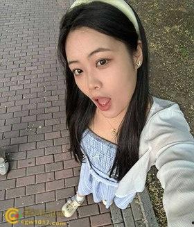 宁夏银川长腿美女【郝丹】，身材火辣性感，白丝美腿女仆制服，沙发无套轻操慢插嫩穴，全程娇喘连连 ！  第1张