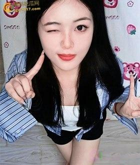 宁夏银川长腿美女【郝丹】，身材火辣性感，白丝美腿女仆制服，沙发无套轻操慢插嫩穴，全程娇喘连连 ！  第2张