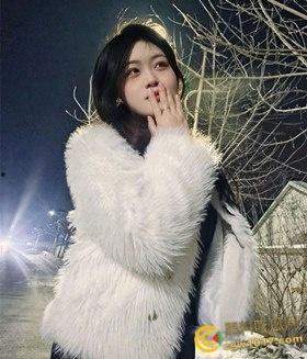 宁夏银川长腿美女【郝丹】，身材火辣性感，白丝美腿女仆制服，沙发无套轻操慢插嫩穴，全程娇喘连连 ！  第3张