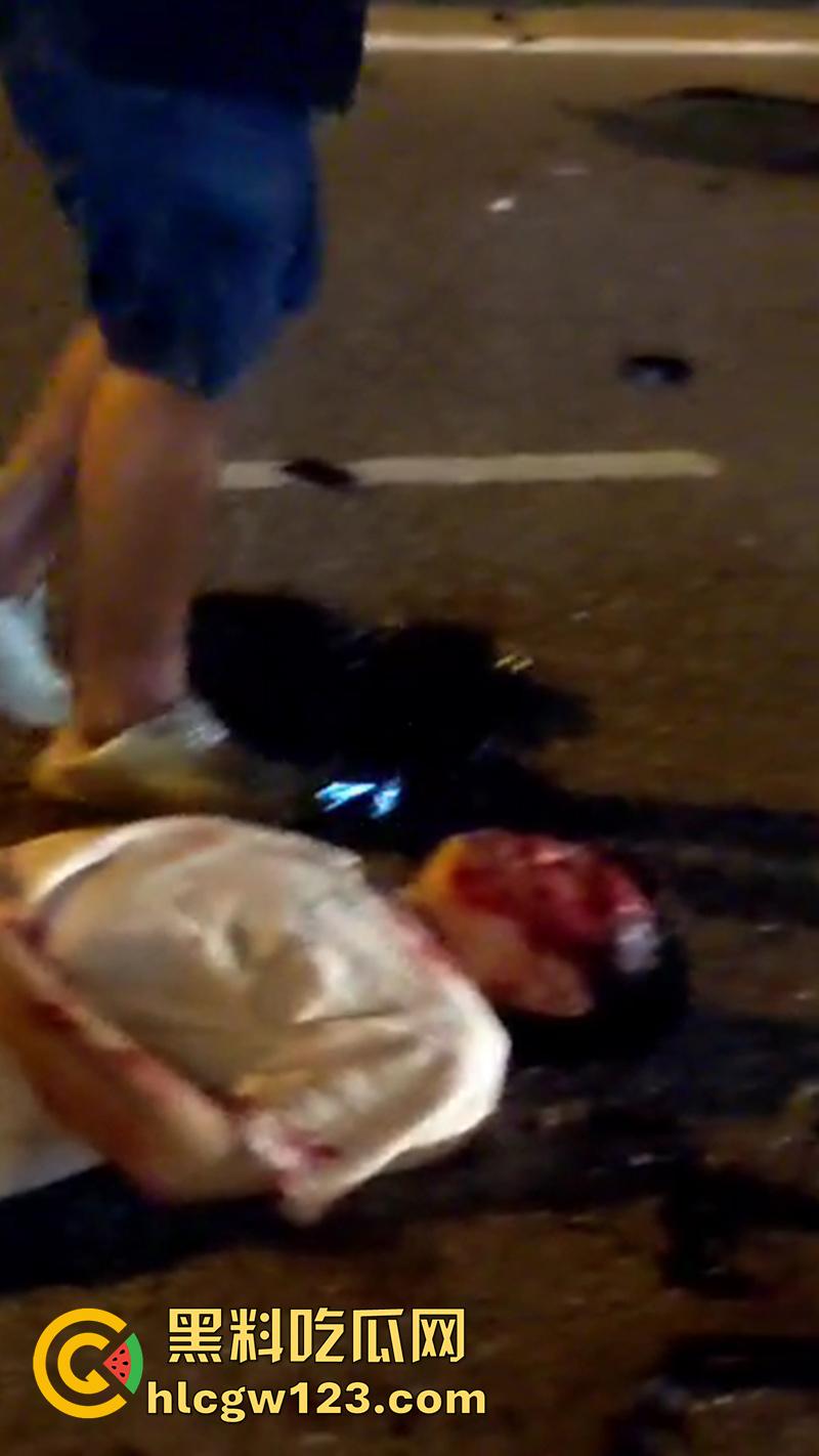 马来西亚血腥车祸现场,华裔驾车相撞导致2死4伤,现场血肉模糊胆小者勿入,现场画面流出! 第4张 马来西亚血腥车祸现场,华裔驾车相撞导致2死4伤,现场血肉模糊胆小者勿入,现场画面流出! 第4张