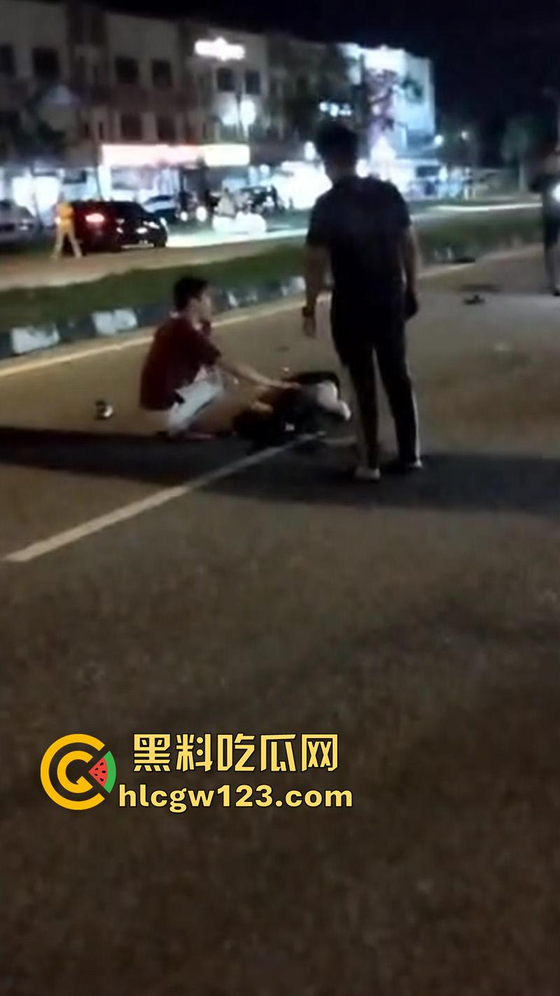 马来西亚血腥车祸现场,华裔驾车相撞导致2死4伤,现场血肉模糊胆小者勿入,现场画面流出! 第7张 马来西亚血腥车祸现场,华裔驾车相撞导致2死4伤,现场血肉模糊胆小者勿入,现场画面流出! 第7张