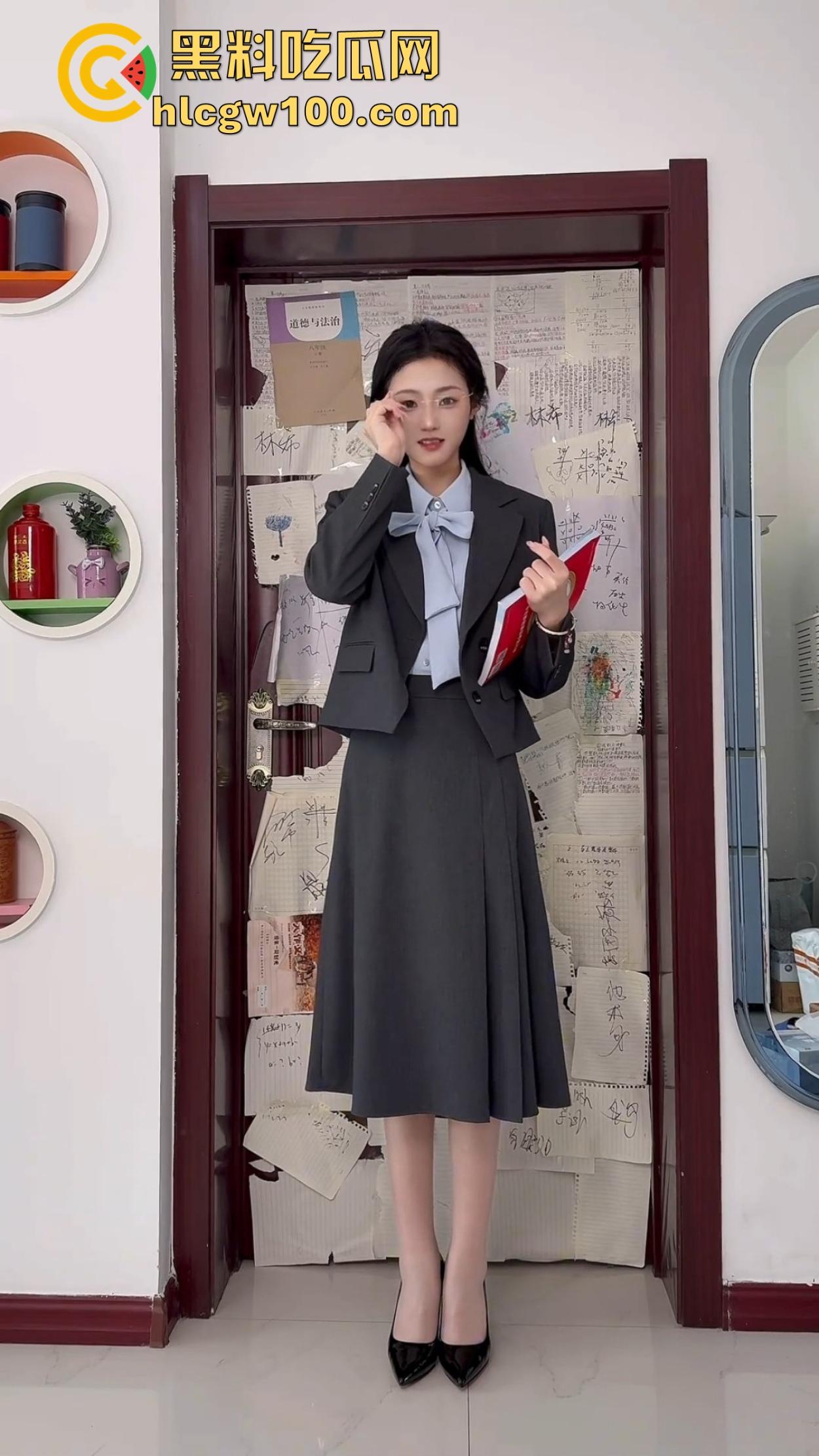 体制内四眼小仙女or夜店骚到极致包臂裙浪货,一本正经vs放飞自我,哪个才是你心中的绝对感觉? 第2张 体制内四眼小仙女or夜店骚到极致包臂裙浪货,一本正经vs放飞自我,哪个才是你心中的绝对感觉? 第2张