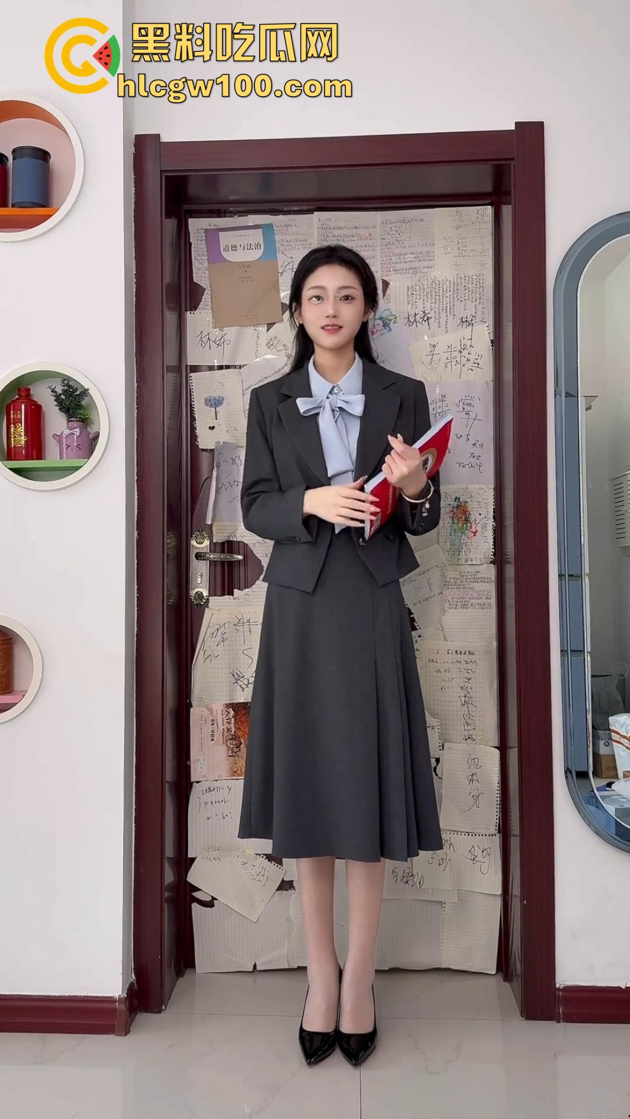 体制内四眼小仙女or夜店骚到极致包臂裙浪货,一本正经vs放飞自我,哪个才是你心中的绝对感觉? 第3张 体制内四眼小仙女or夜店骚到极致包臂裙浪货,一本正经vs放飞自我,哪个才是你心中的绝对感觉? 第3张