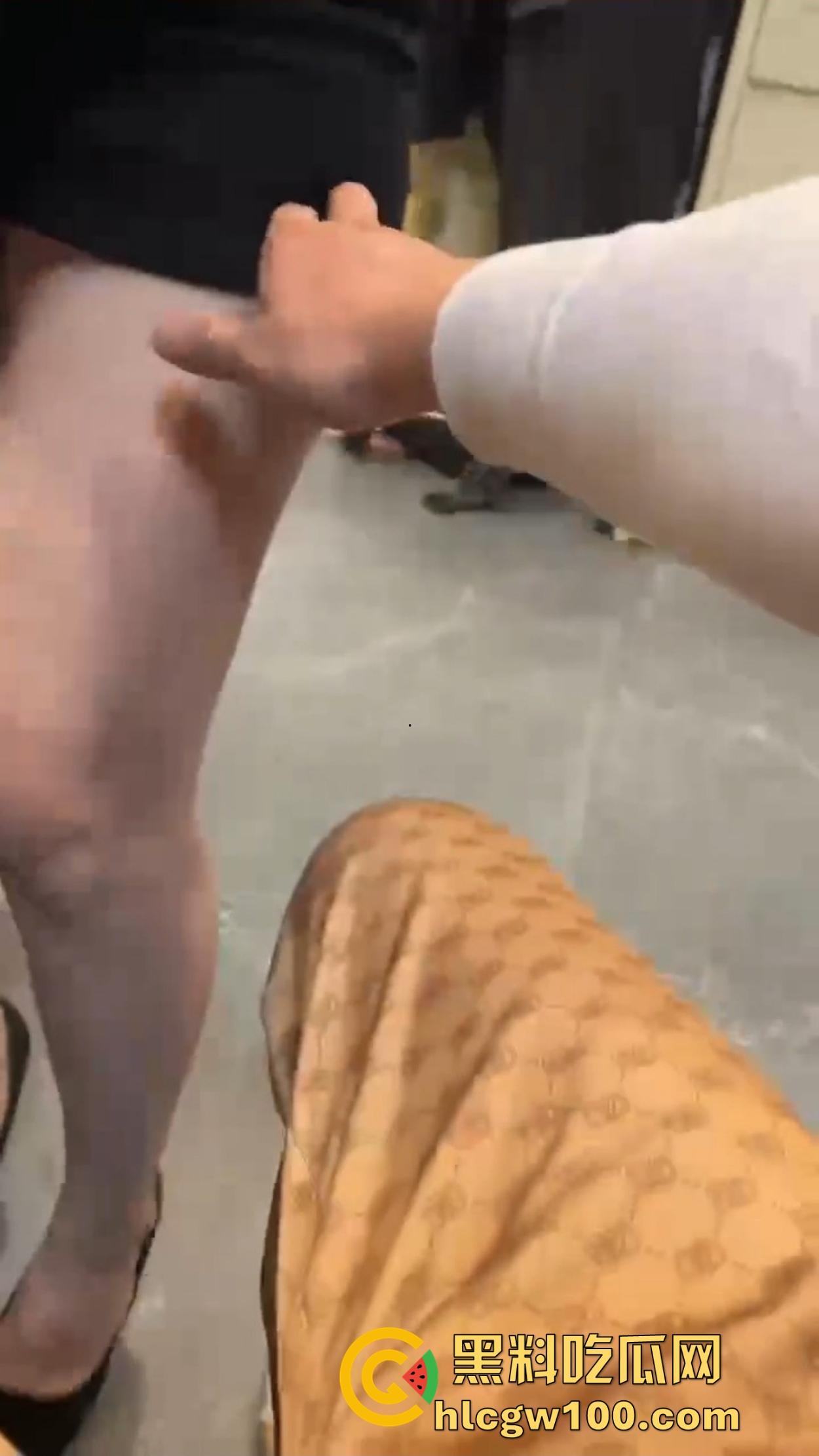 体制内四眼小仙女or夜店骚到极致包臂裙浪货,一本正经vs放飞自我,哪个才是你心中的绝对感觉? 第8张 体制内四眼小仙女or夜店骚到极致包臂裙浪货,一本正经vs放飞自我,哪个才是你心中的绝对感觉? 第8张