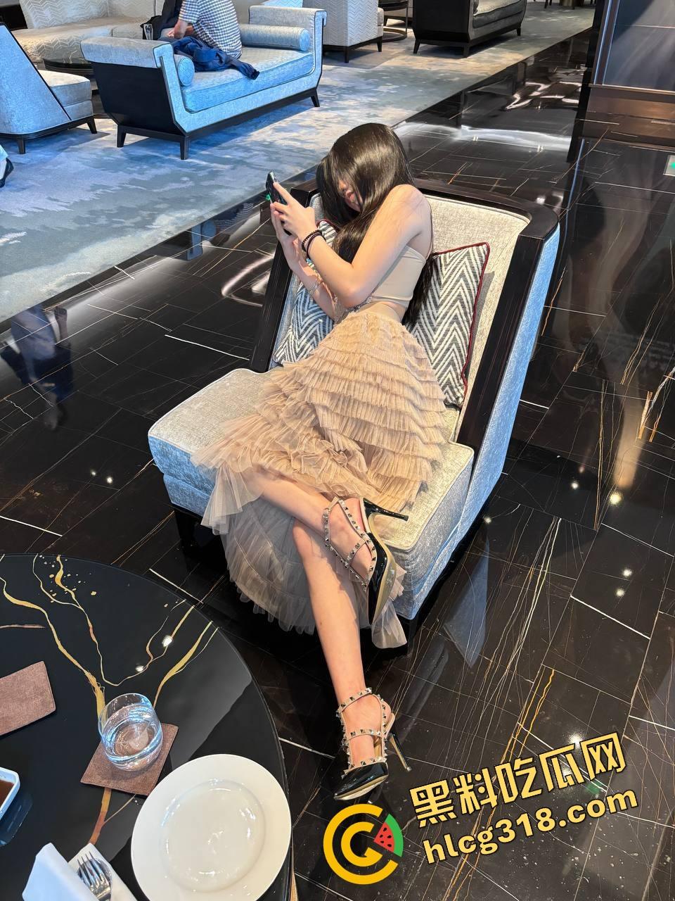 鸡巴三明治是什么新玩法?跟兄弟一起把母狗调教玩明白了,吐司夹屌还舔干净,整得比真狗还听话! 第3张 鸡巴三明治是什么新玩法?跟兄弟一起把母狗调教玩明白了,吐司夹屌还舔干净,整得比真狗还听话! 第3张