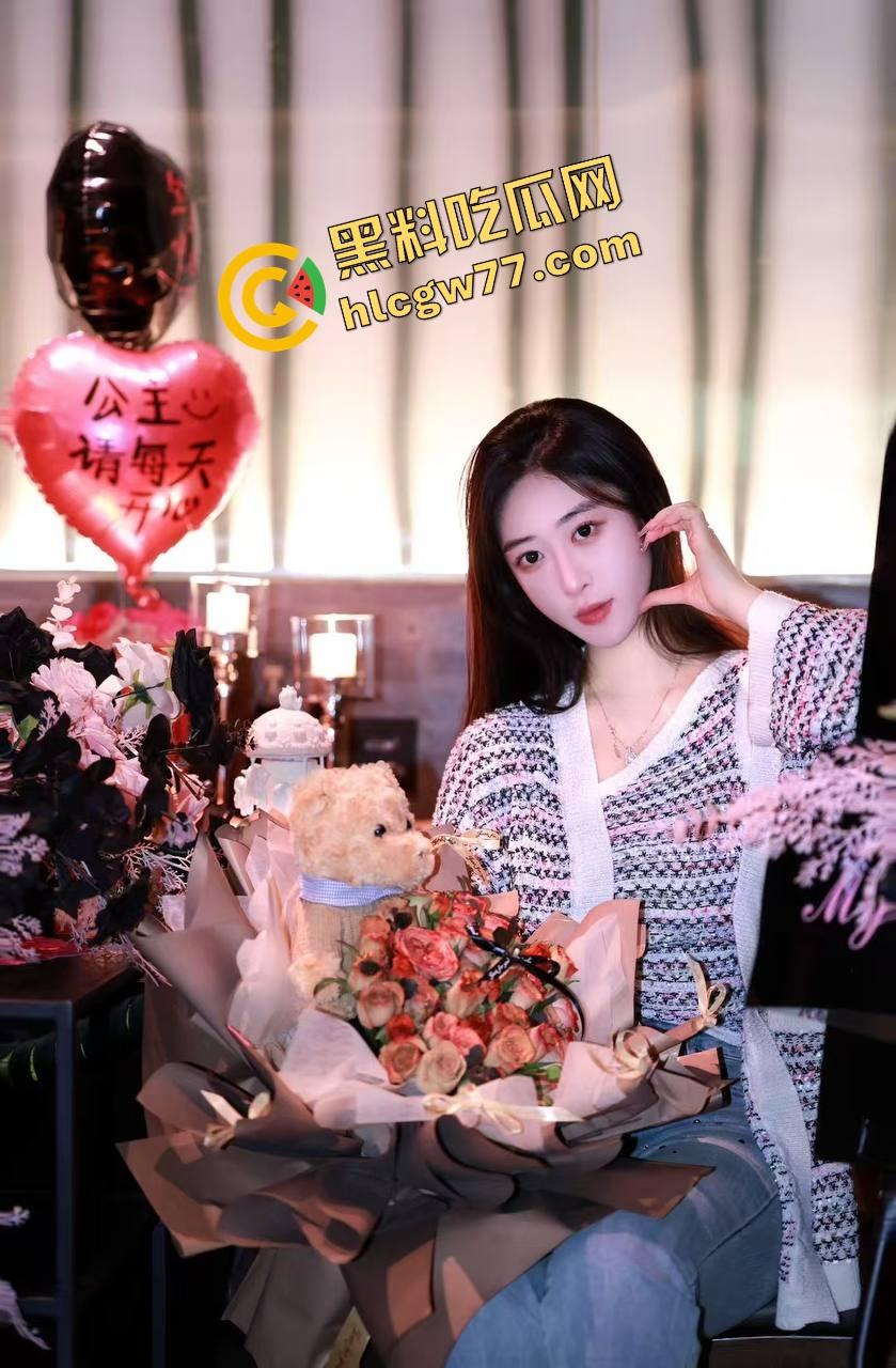 老牛吃嫩草 90后骚逼老婆轻轻一揉就喷水,不用插进去光摸就高潮,别太离谱! 第1张 老牛吃嫩草 90后骚逼老婆轻轻一揉就喷水,不用插进去光摸就高潮,别太离谱! 第1张