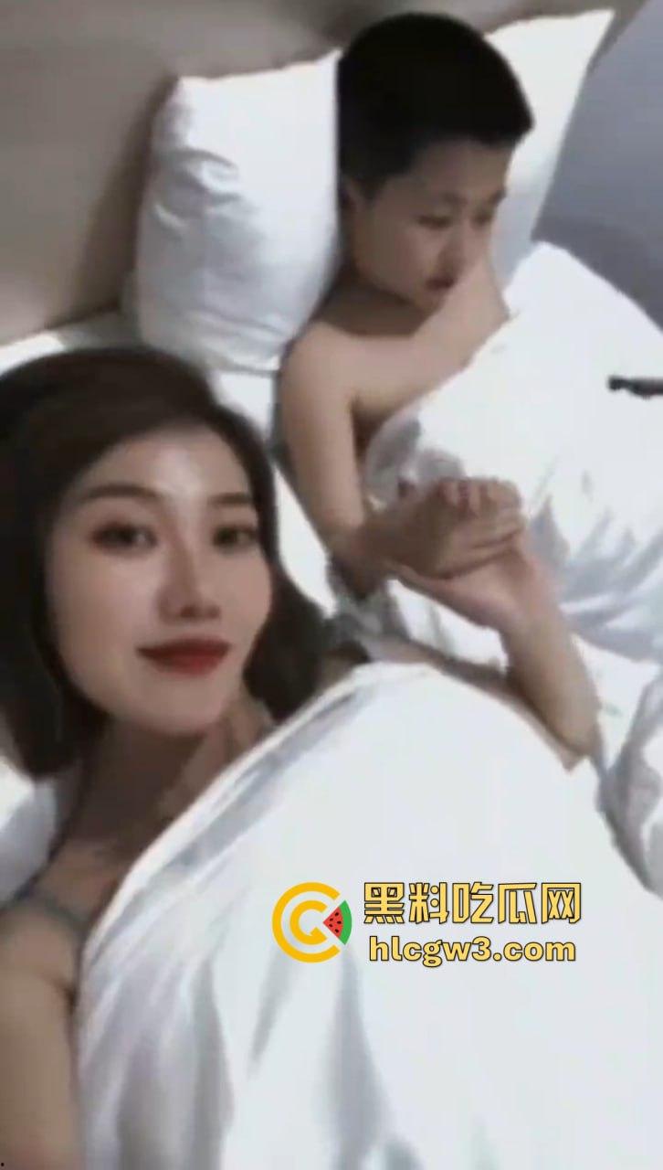 山西长治模范教师成教育界耻辱 张老师出轨男学生床照丑闻曝光 小屁孩都敢搞,露骨聊天记录看完全校轰动! 第14张 山西长治模范教师成教育界耻辱 张老师出轨男学生床照丑闻曝光 小屁孩都敢搞,露骨聊天记录看完全校轰动! 第14张