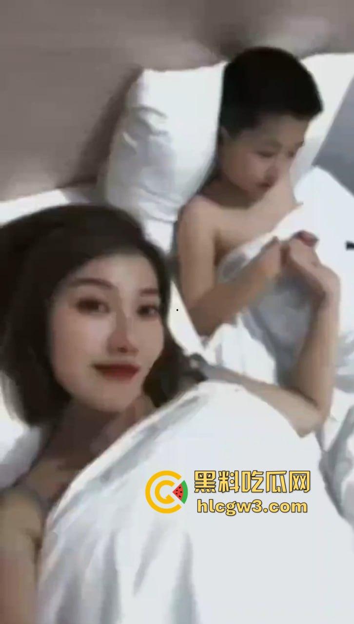 山西长治模范教师成教育界耻辱 张老师出轨男学生床照丑闻曝光 小屁孩都敢搞,露骨聊天记录看完全校轰动! 第15张 山西长治模范教师成教育界耻辱 张老师出轨男学生床照丑闻曝光 小屁孩都敢搞,露骨聊天记录看完全校轰动! 第15张