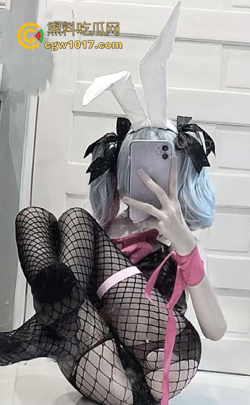 外网极品萝莉福利姬【凄】cos园丁蓝闺惊梦，极品白虎嫩逼插假鸡巴，反差到肾虚！  第6张