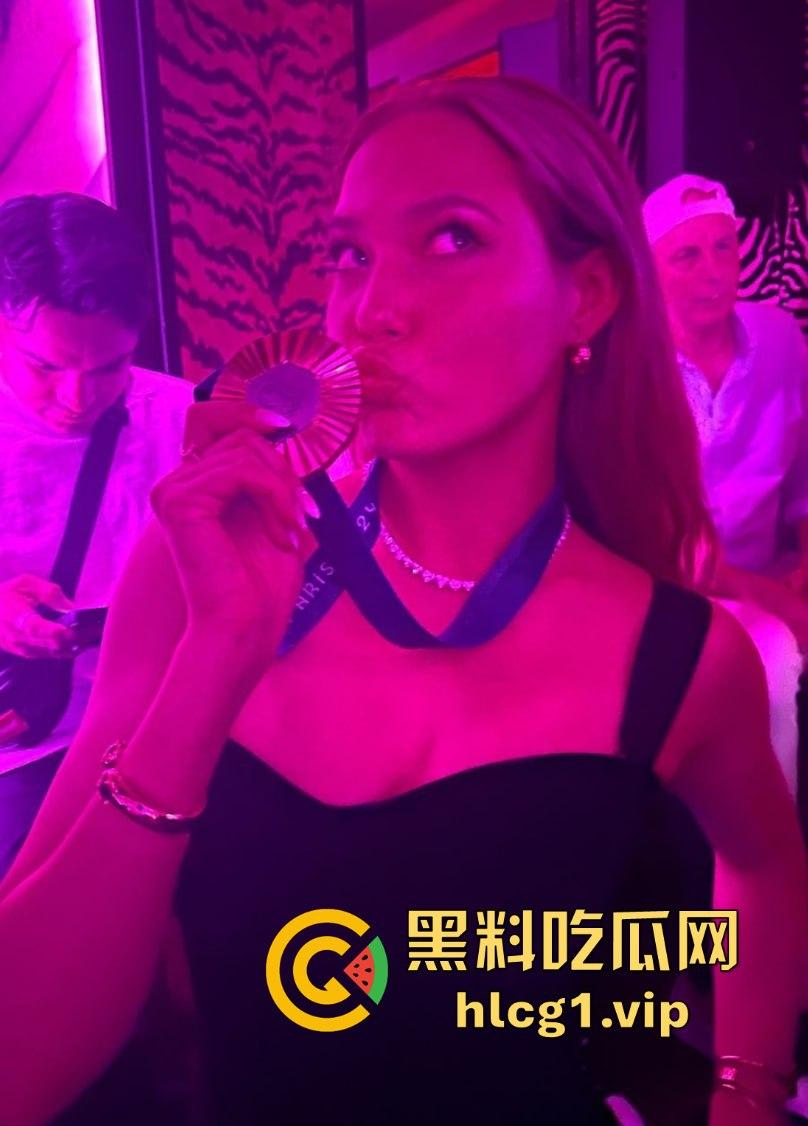 谷爱凌夜店激吻法国冠军马尔尚,恋情曝光撕破国内捞金嘴脸,马尔尚劈腿女友私生活混乱 第13张 谷爱凌夜店激吻法国冠军马尔尚,恋情曝光撕破国内捞金嘴脸,马尔尚劈腿女友私生活混乱 第13张