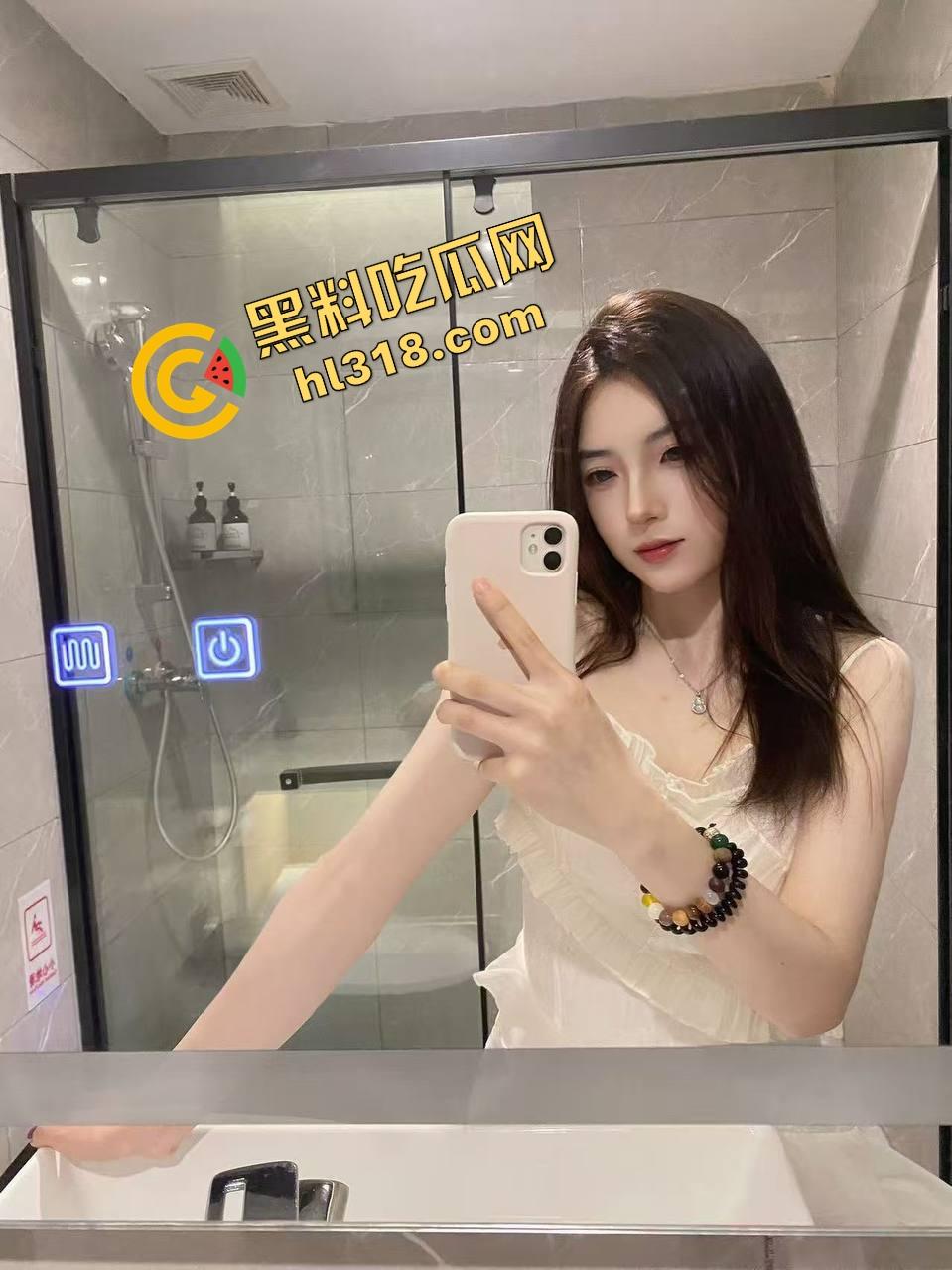 偷操哥哥女友，她贱到不让拍还死命夹，嘴上说再内射就咬断鸡巴，其实浪得要命，操爽了就射里面！  第2张