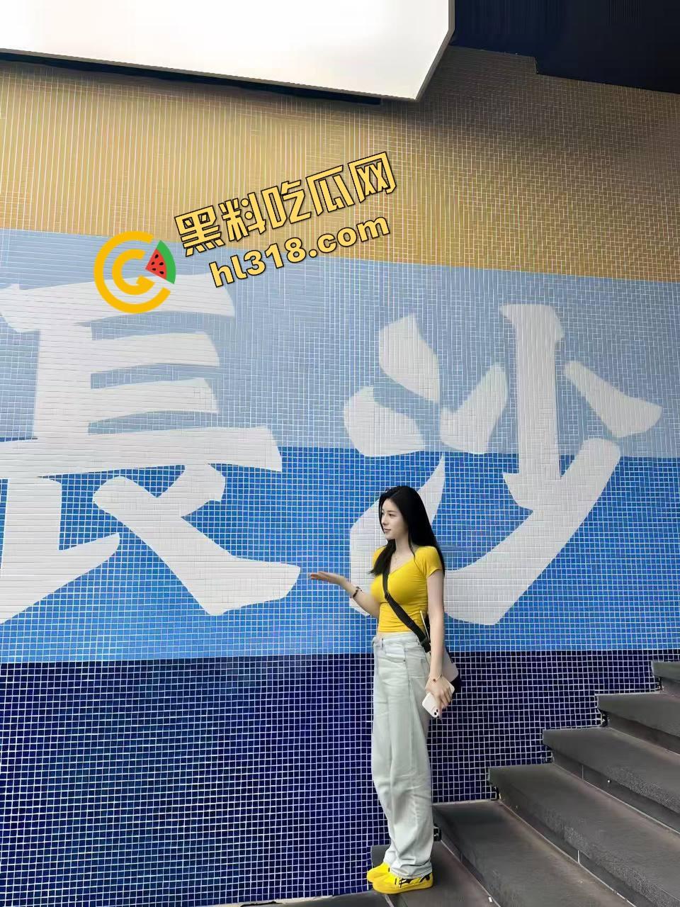 偷操哥哥女友，她贱到不让拍还死命夹，嘴上说再内射就咬断鸡巴，其实浪得要命，操爽了就射里面！  第3张