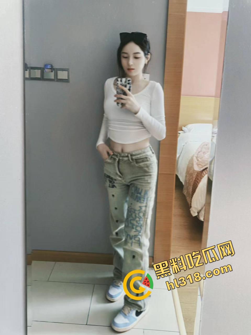 偷操哥哥女友，她贱到不让拍还死命夹，嘴上说再内射就咬断鸡巴，其实浪得要命，操爽了就射里面！  第4张