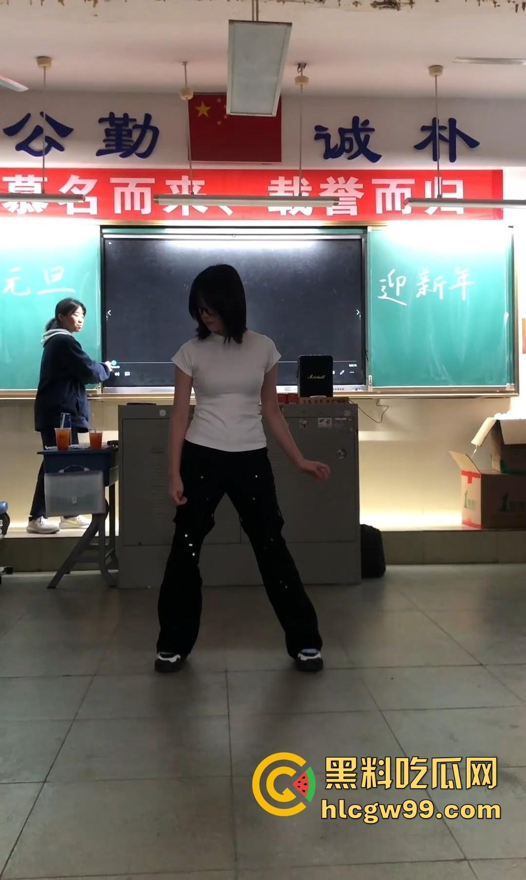 又被套路了,抖音咸鱼热卖得学霸班会热舞崩奶罩?假的!片哥片姐割韭菜,冲动老色批来我这我给你白嫖看! 第8张 又被套路了,抖音咸鱼热卖得学霸班会热舞崩奶罩?假的!片哥片姐割韭菜,冲动老色批来我这我给你白嫖看! 第8张